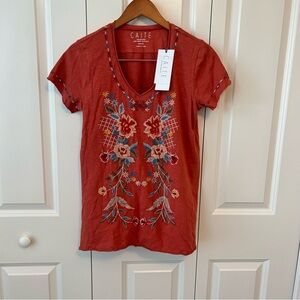 🌿‎ Perfect for Summer: Caite Embroidered Top!